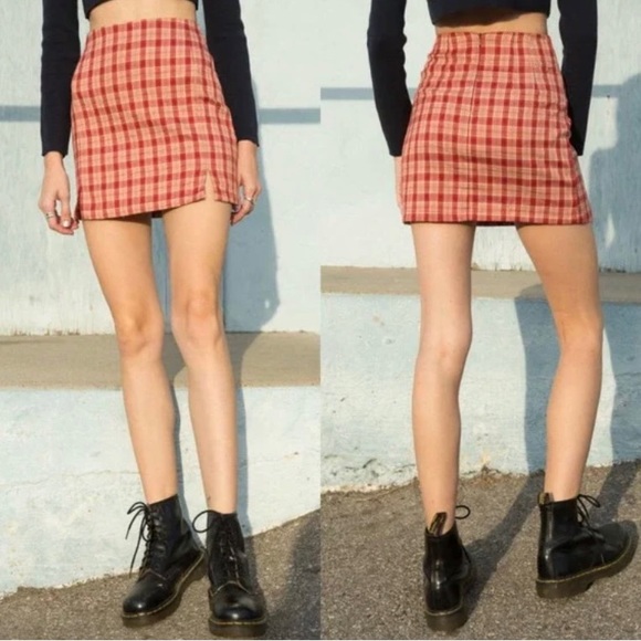 Brandy Melville Plaid Mini Skirt - Picture 2 of 5